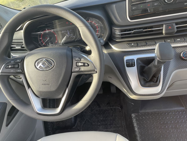 V90短軸高頂房車(chē)